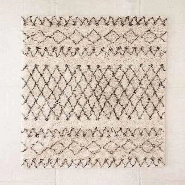 <img src="puppy.jpg" alt="سجاد"/>