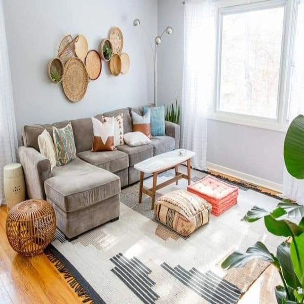 <img src="puppy.jpg" alt="سجاد"/>