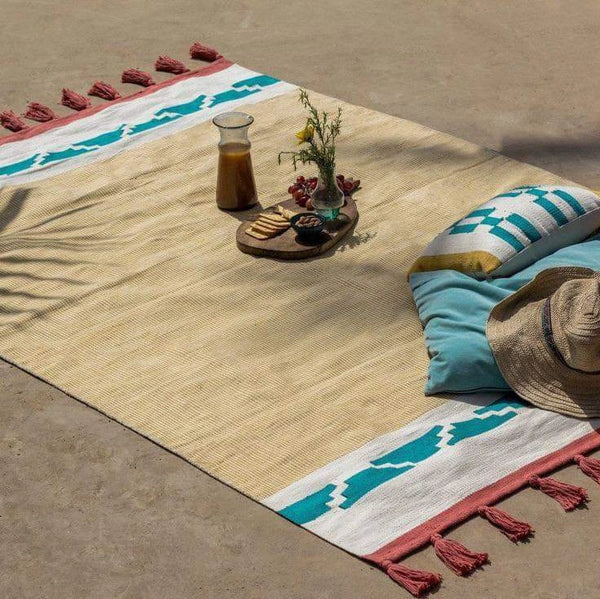 <img src="puppy.jpg" alt="سجاد"/>