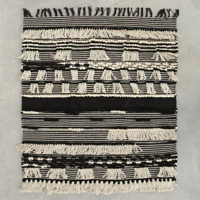 <img src="puppy.jpg" alt="سجاد"/>