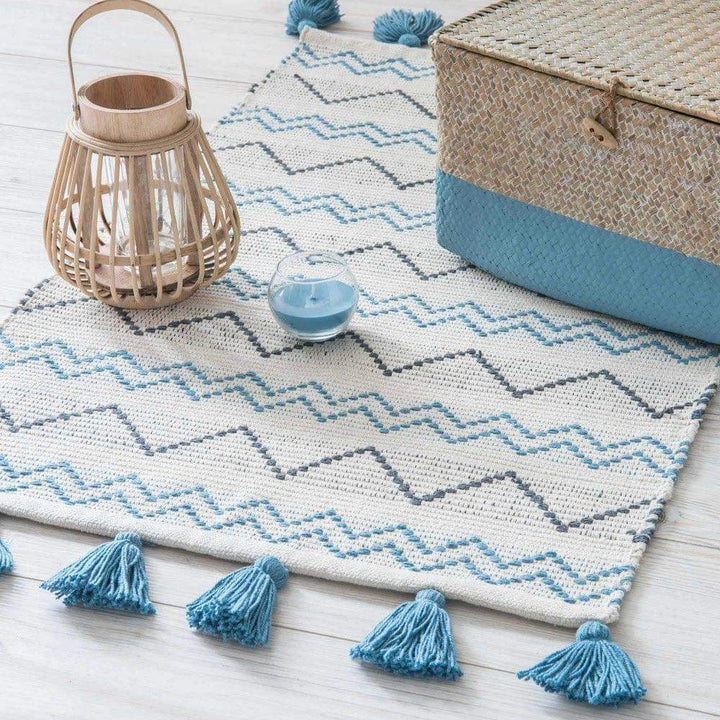 <img src="puppy.jpg" alt="سجاد"/>