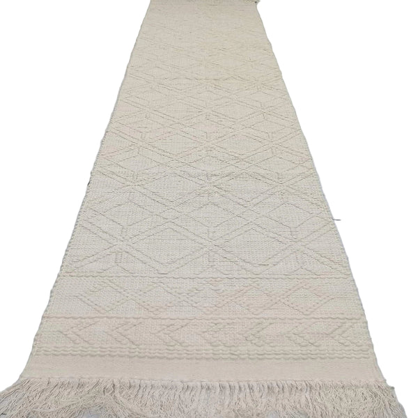 <img src="puppy.jpg" alt="سجاد"/>