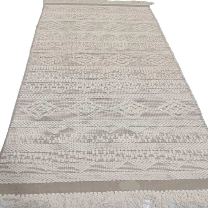 <img src="puppy.jpg" alt="سجاد"/>