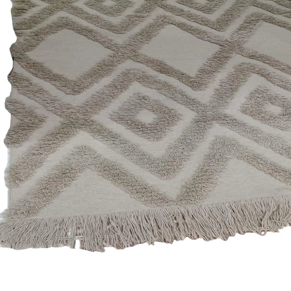 <img src="puppy.jpg" alt="سجاد"/>