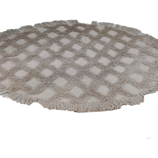 <img src="puppy.jpg" alt="سجاد"/>