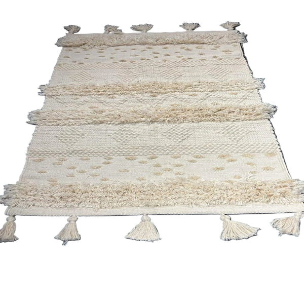 <img src="puppy.jpg" alt="سجاد"/>