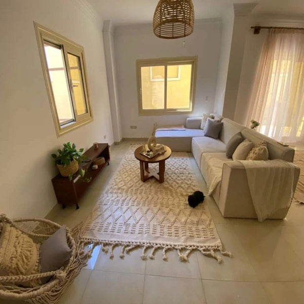 <img src="puppy.jpg" alt="سجاد"/>