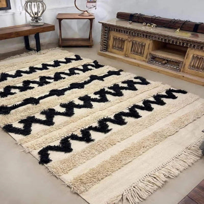 <img src="puppy.jpg" alt="سجاد"/>