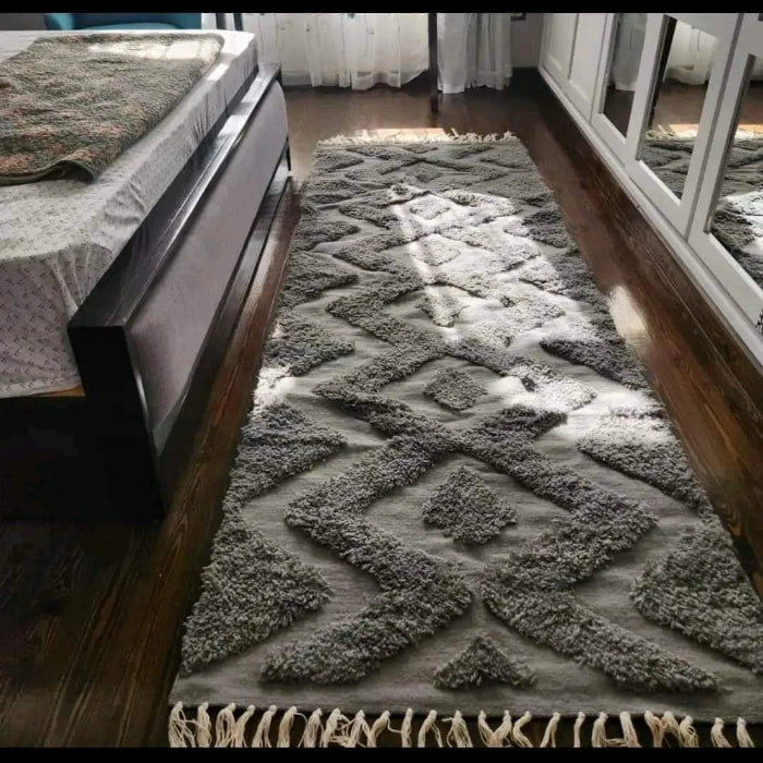 <img src="puppy.jpg" alt="سجاد"/>