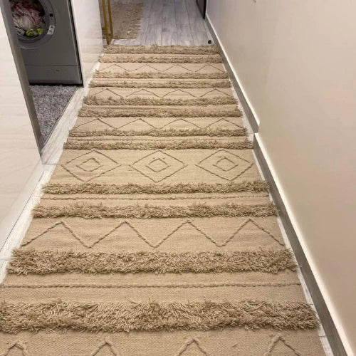 <img src="puppy.jpg" alt="سجاد"/>