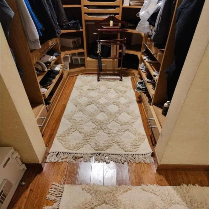 <img src="puppy.jpg" alt="سجاد"/>