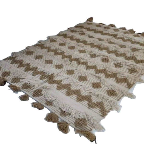 <img src="puppy.jpg" alt="سجاد"/>