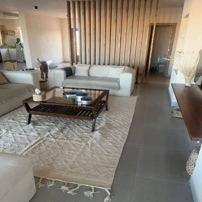 <img src="puppy.jpg" alt="سجاد"/>