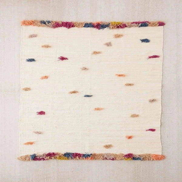 <img src="puppy.jpg" alt="سجاد"/>