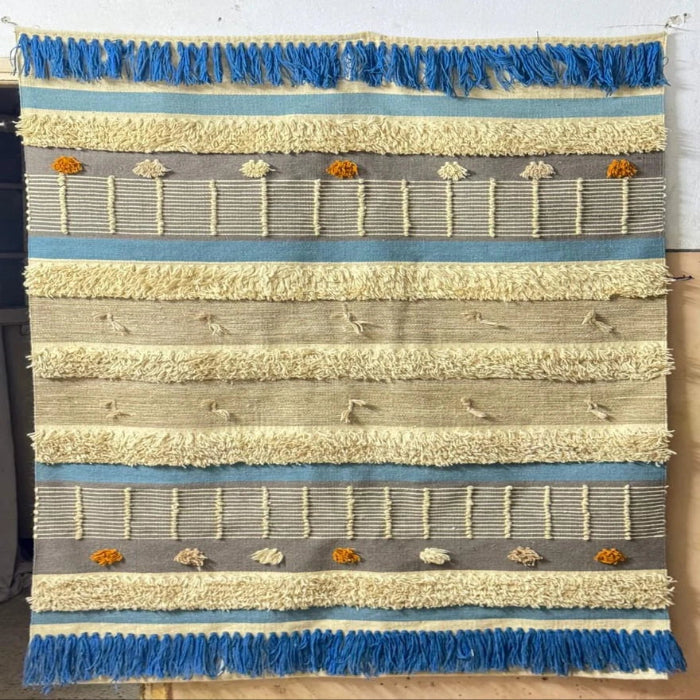 <img src="puppy.jpg" alt="سجاد"/>