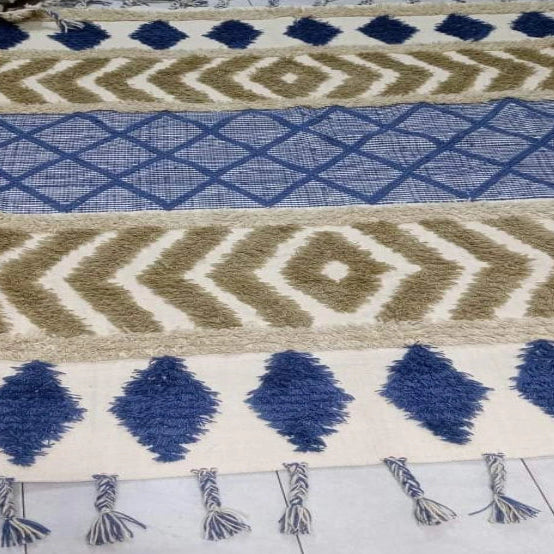 <img src="puppy.jpg" alt="سجاد"/>